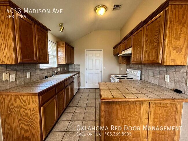 Foto del edificio - 4013 Madison Ave