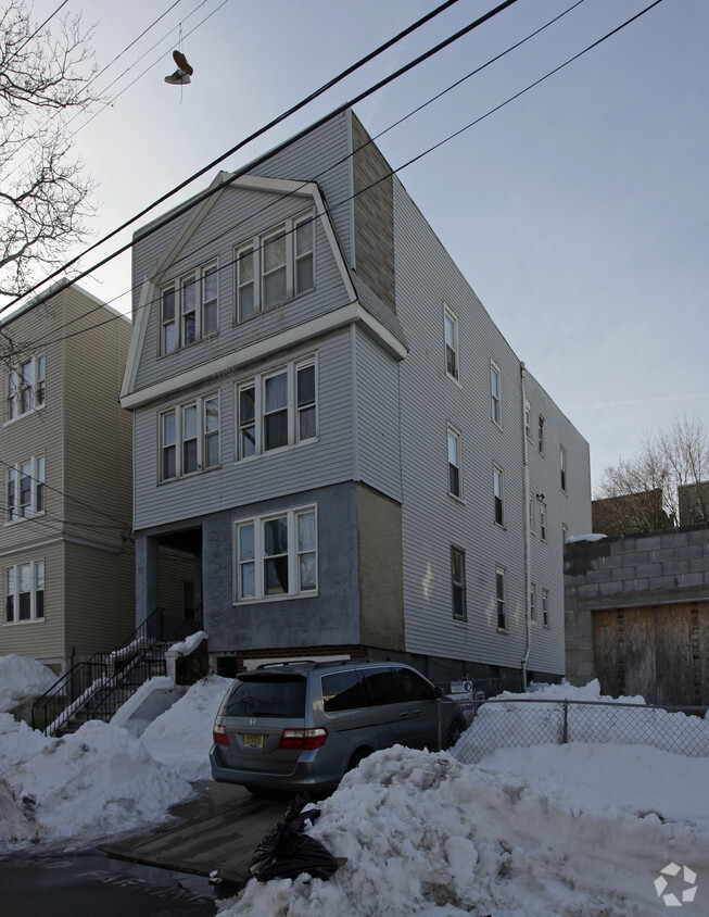 Primary Photo - 71 Randolph Ave