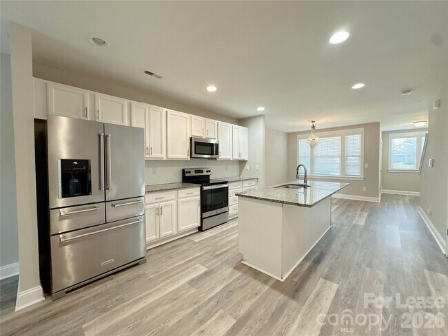 Foto del edificio - 807 McArthur Ave