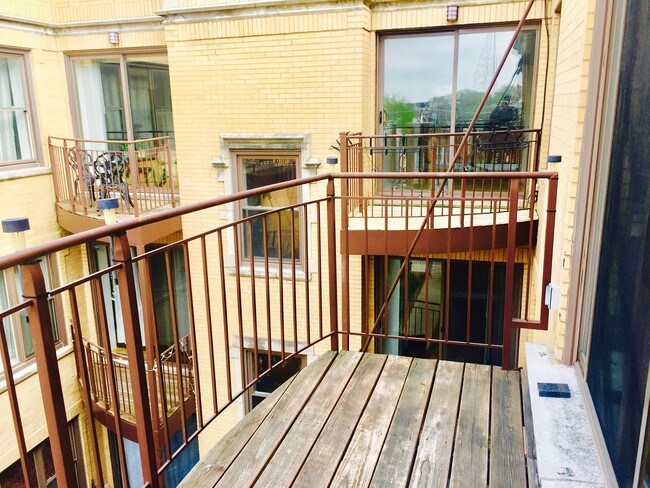 Foto del edificio - 3008 W Addison St