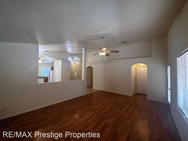 Building Photo - 3 br, 2 bath House - 4952 N. Oregon Trail