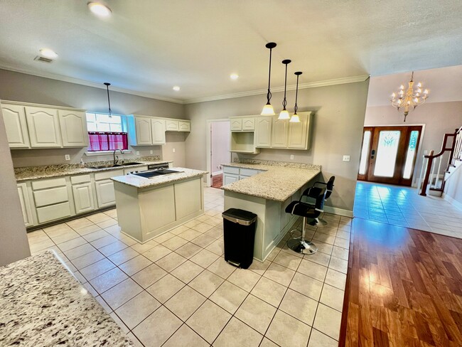 Building Photo - 87129 Golf Club Dr