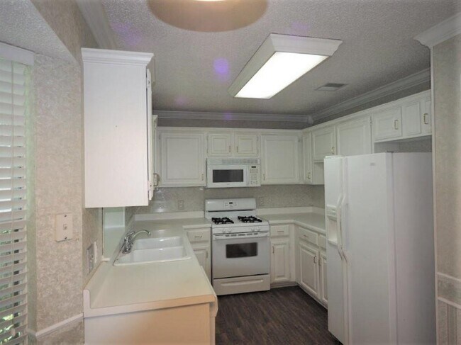Building Photo - 15007 Wells Port Dr