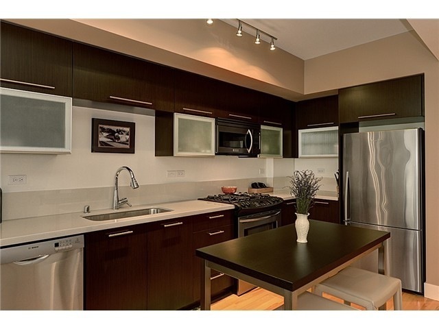 Building Photo - Beautiful 1 Bed 1 Bath + Den in Desirable ...