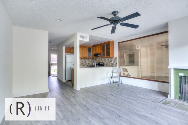 Foto del edificio - A Simple yet Elegant Looking 3 bed 1.5 bath Condominium