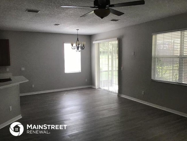 Foto del edificio - 7412 Bridgeview Dr