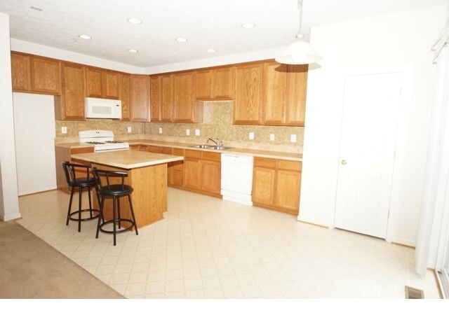 Building Photo - 4721 Thistle Hill Dr