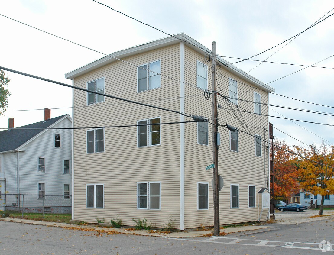 210 Chestnut St, Rochester, NH 03867 Apartments in Rochester, NH