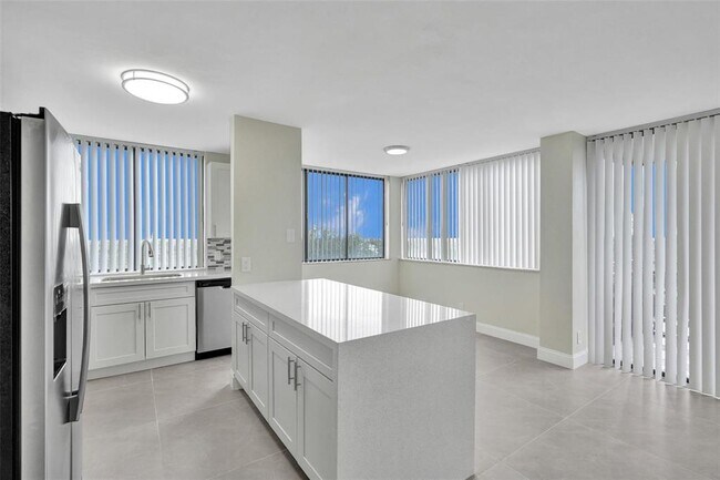 Foto del edificio - 4222 Inverrary Blvd
