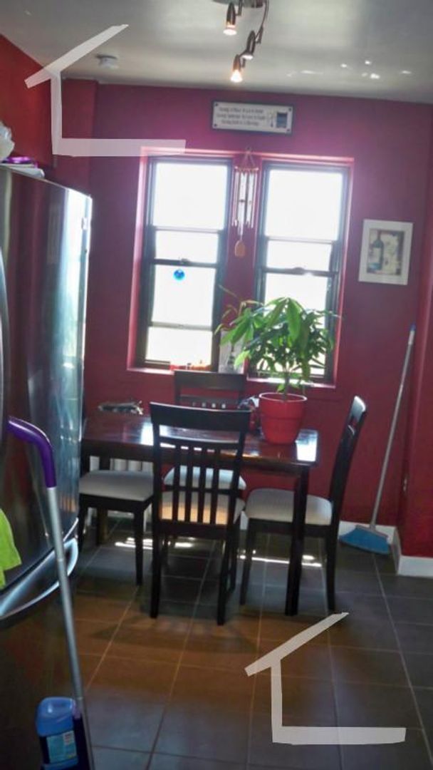Foto del edificio - Kenmore Sq. Location, Large Unit, Recently Renovated, Heat, Hot Water Included, Laundry, Parking