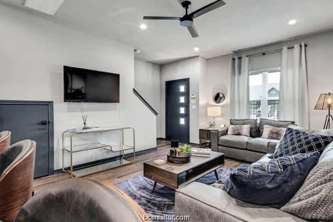 Photo - 1451 Associates Ave Apartment