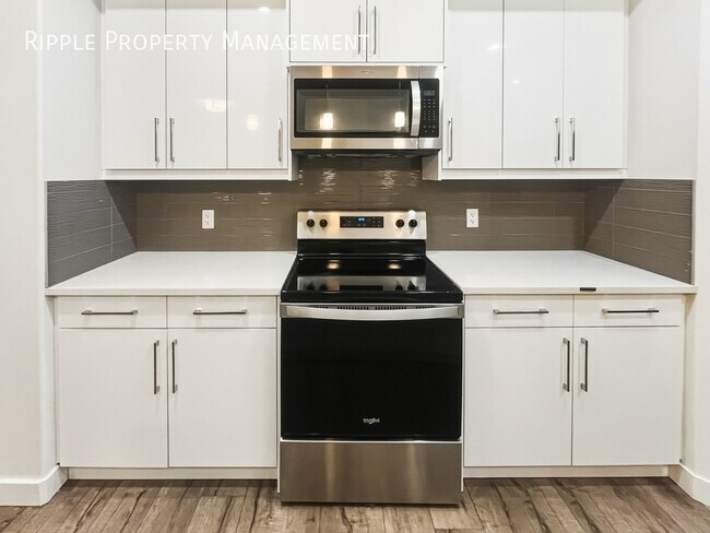 Building Photo - AMAZING 3 BEDS, 2.5 UPPER/MAIN FLOOR IN CHAPPELLE