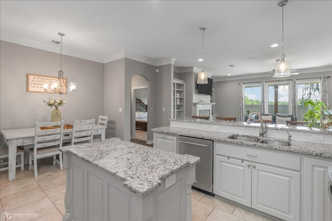 Building Photo - Large 3/2 with Extra Bonus Room in Legacy