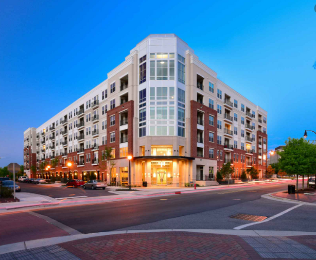 Building Photo - 610 W Main St