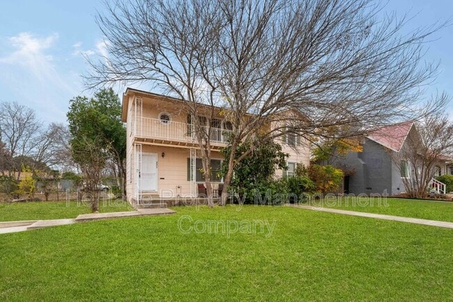 Foto del edificio - 231 Alexander Hamilton Dr