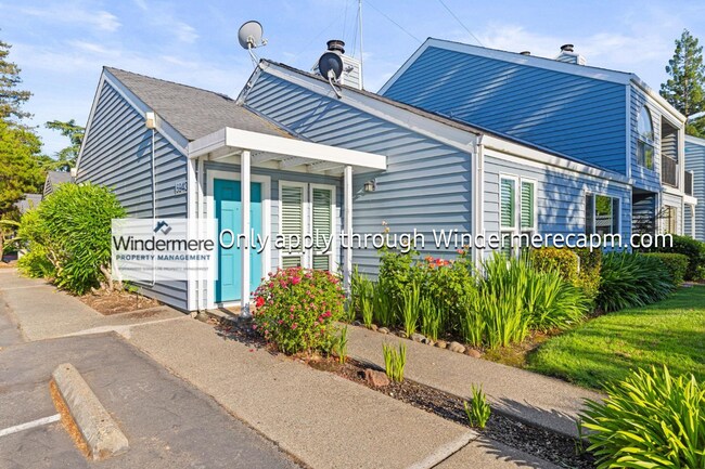 Foto del edificio - Beautiful Townhome in Orangvale