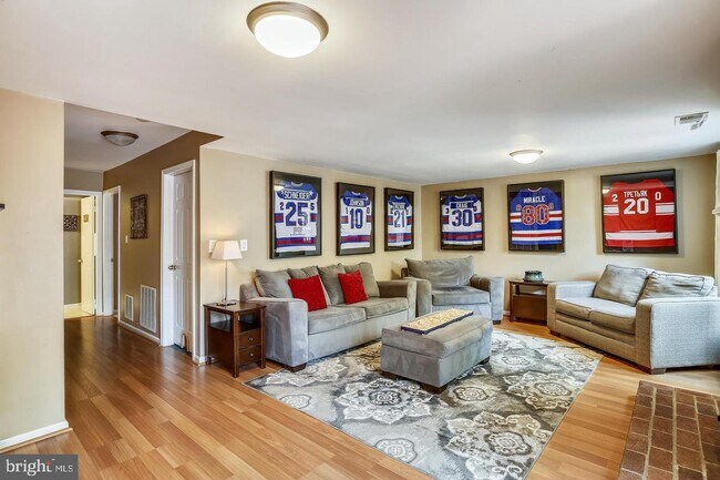 Building Photo - 8221 Cedar Landing Ct