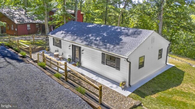 Foto del edificio - 440 Redbud Ln