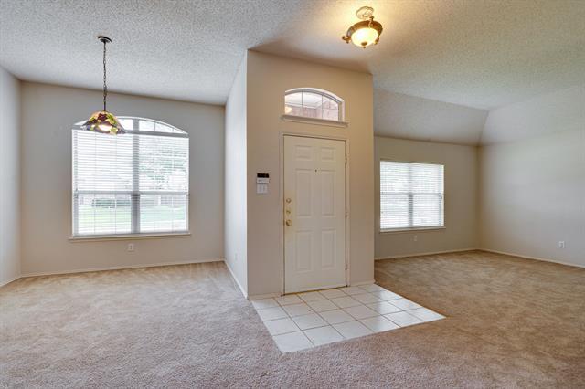 Building Photo - 2144 Fountain Dr