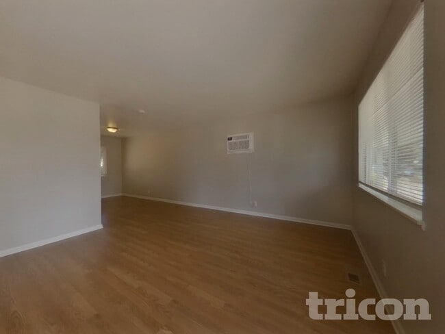 Building Photo - 1001 Akard Dr