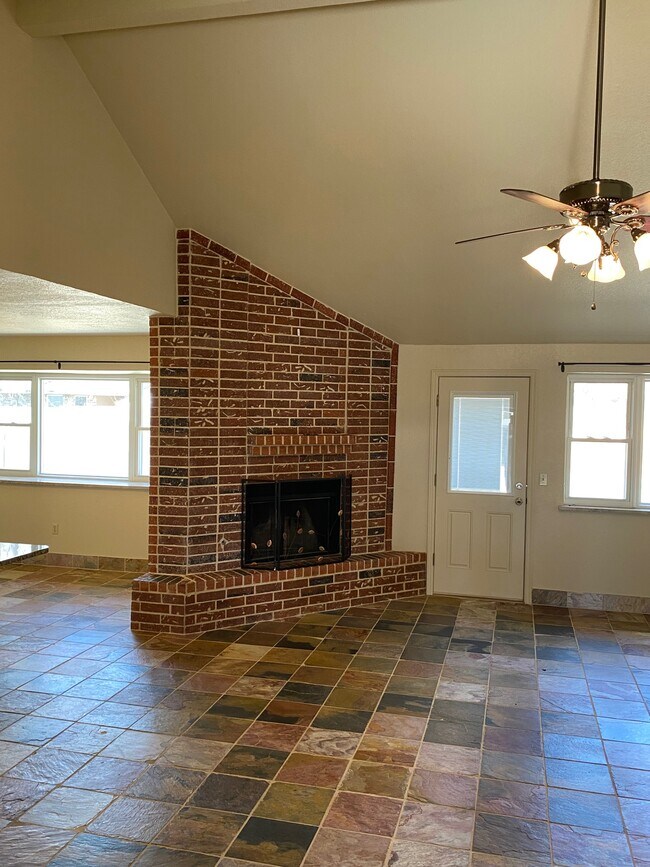 Building Photo - 1917 Dena Dr