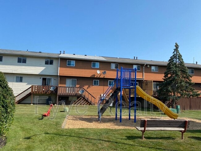 Building Photo - 1002 Cornell Ct