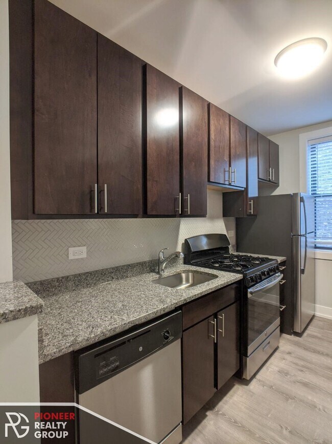 Foto del edificio - 701 W Brompton Ave