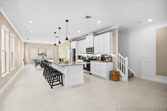 Building Photo - 860 SW Bushel Trl