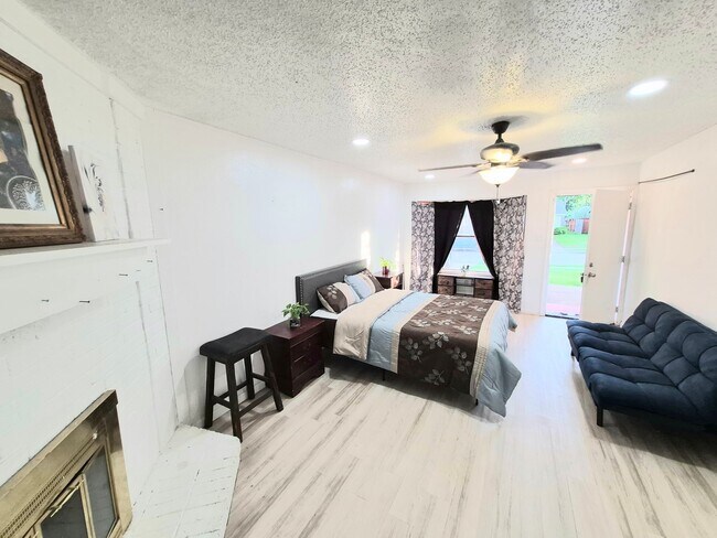 Foto del edificio - 1533 Bosque Dr