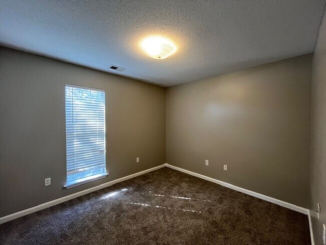 Building Photo - Renovated 3 Bedroom 2 Bath Home for Rent w...