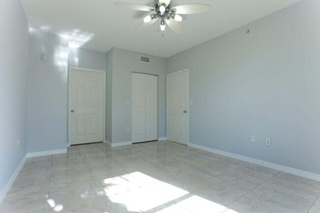 Building Photo - 630 S Sapodilla Ave