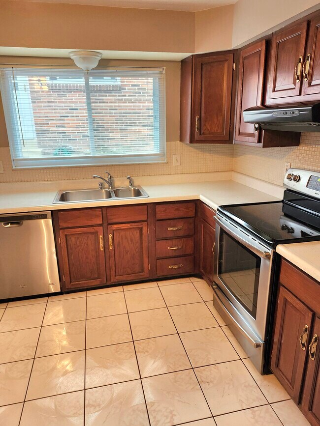 Building Photo - 10056 Buffton Dr