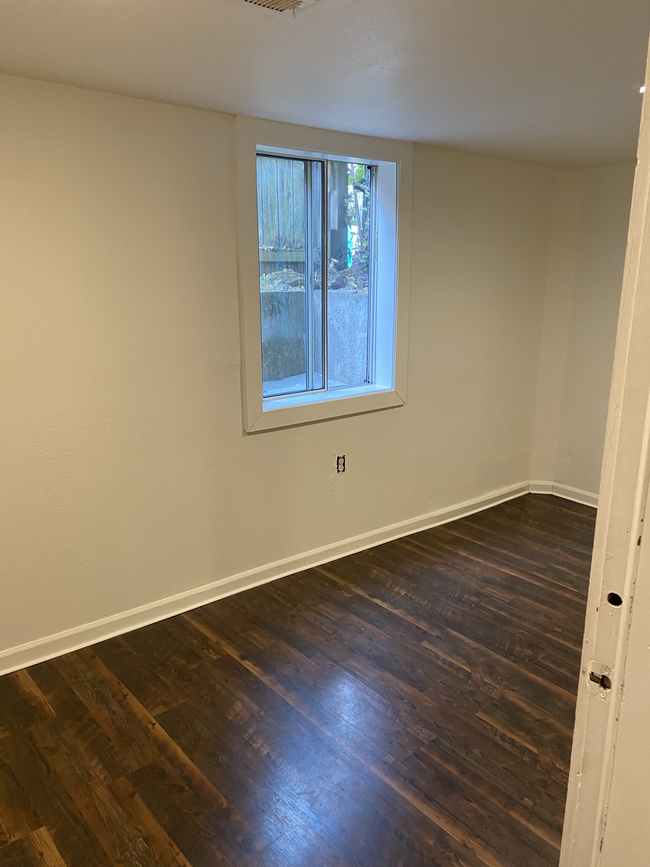 Bedroom 2 - West facing window - 1407 N Russet St