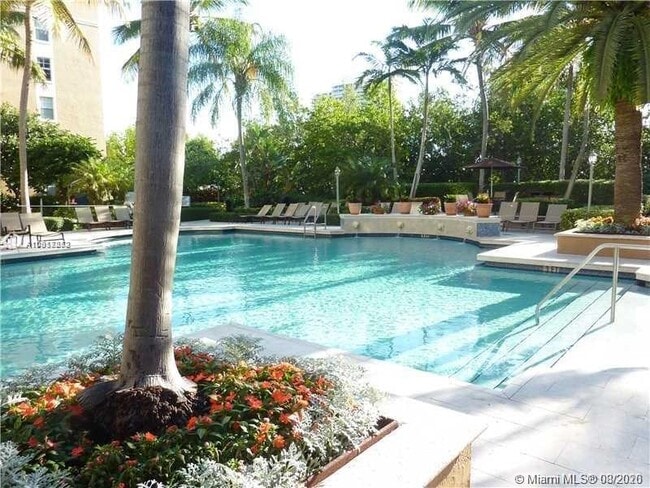 Building Photo - THE YACHT CLUB AT AVENTURA