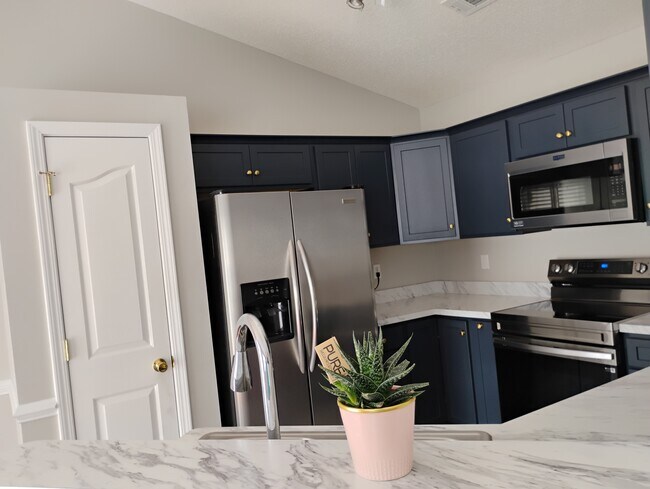 Foto del edificio - 734 Waterbrook Ln
