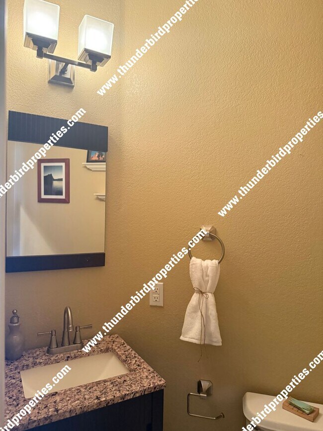 Foto del edificio - Gated Community available NOW!