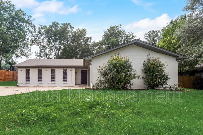 Building Photo - 225 Lochness Ln