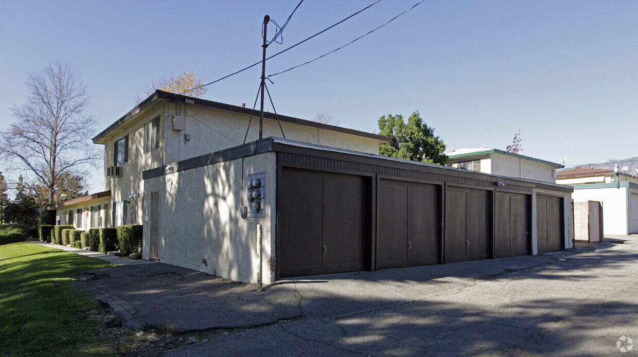 Foto del edificio - 406 Fairwood Way