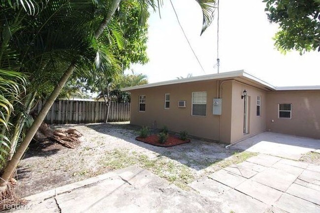 Building Photo - 1575 NE 154th St
