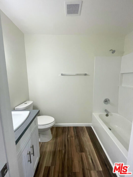 Foto del edificio - 3160 Vineland Ave