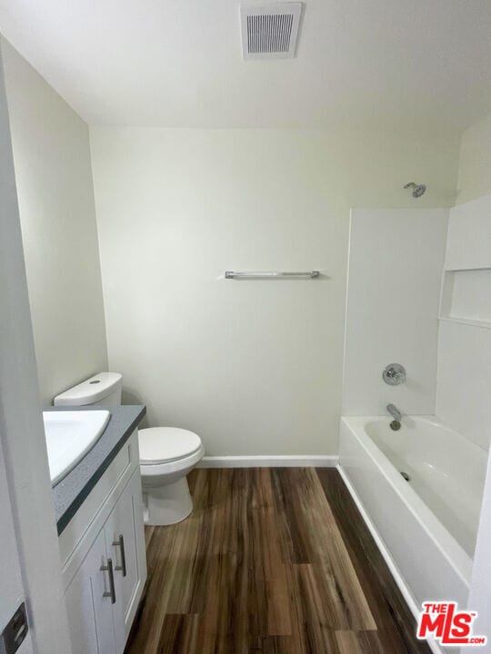 Building Photo - 3160 Vineland Ave