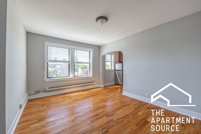 Building Photo - 4546 N Damen Ave