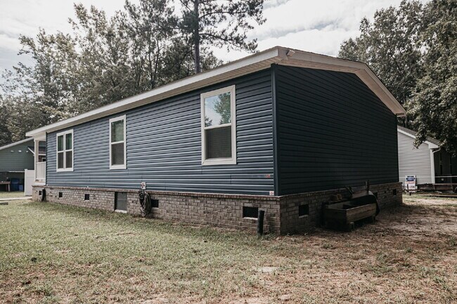 Building Photo - Inviting 3 bed, 2 bath Mount Pleasant rental