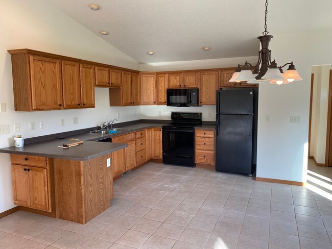 Building Photo - 144911 - 144913 Wineberry Lane