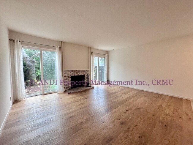 Foto del edificio - Lovely, Spacious 2bdrm 1.5 Bath Available ...