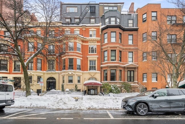 Building Photo - 242 Beacon St