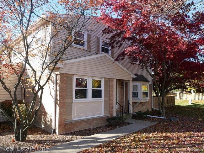 Foto del edificio - 5082 Buckingham Pl Dr