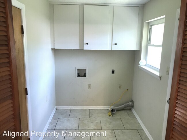 Building Photo - 3 br, 2 bath House - 1 Oriole Cirlce