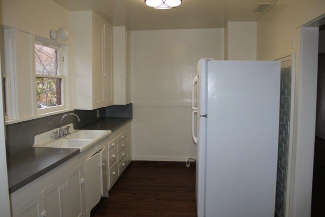 Foto del edificio - 1835 Melrose St