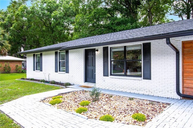 Foto del edificio - 821 Parkwood Pl